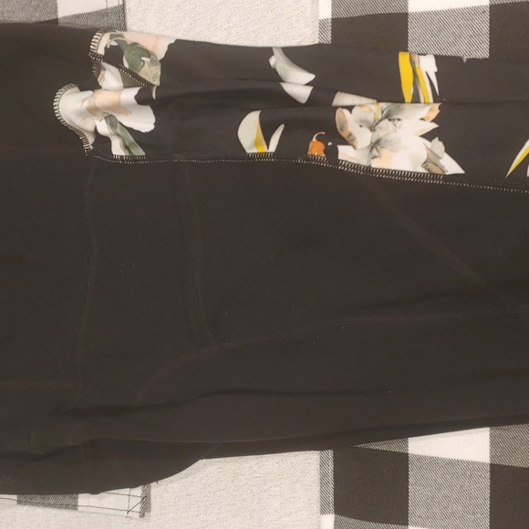 Athleta 3/4 Length Leggings Size S - Picture 4 of 8